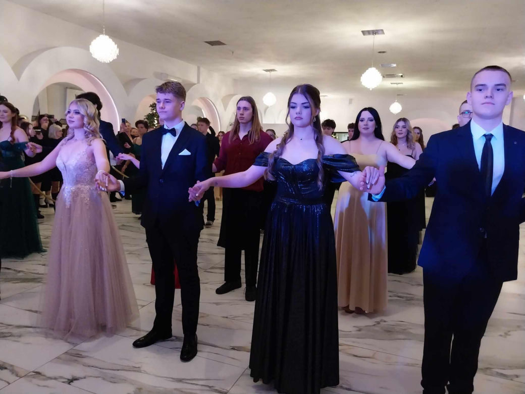 Studniówki 2025: Bal III Liceum Ogólnokształcącego w Starachowicach
