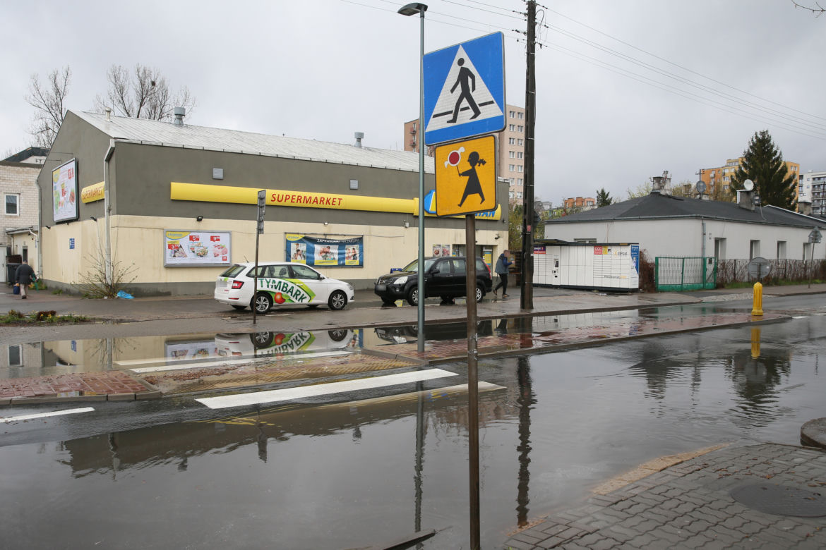 Mieszkańcy toną, gdy tylko spadnie deszcz. Fuszerka w Marysinie Wawerskim