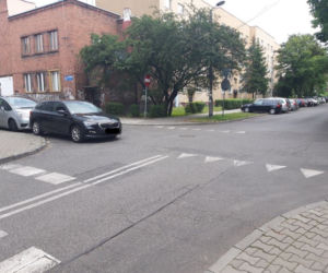 Ponad 1300 mandatów dla kierowców w Katowicach za złe parkowanie. Zobaczcie najlepszych mistrzów parkowania [ZDJĘCIA]