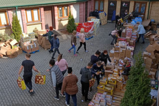 Paczki świateczne dla potrzebujących przygotowuje Stowarzyszenie Droga
