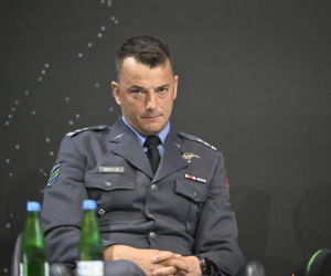 Warszawskie Targi Obronne. Scena Biała. Śmigłowiec przyszłości. Od pola walki po akcje ratownicze. Jak projektować i wybierać śmigłowce do najbardziej wymagających operacji?