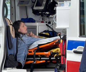  Kilkumiesięczne dziecko wyleciało przez okno samochodu. Przerażający wypadek na Bemowie