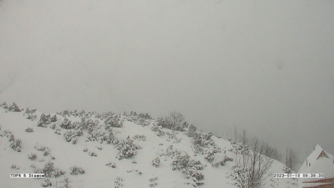 Zima powróciła w Tatry. W górach obowiązuje drugi stopień zagrożenia lawinowego