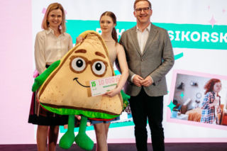 Talent, emocje i odwaga na jednej scenie. Żabka świętuje 15 lat programu stypendialnego