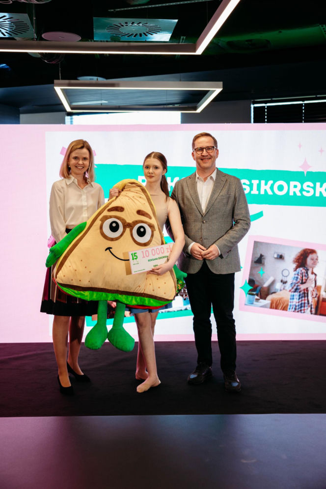 Talent, emocje i odwaga na jednej scenie. Żabka świętuje 15 lat programu stypendialnego