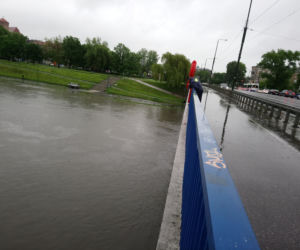 Ulewy w Krakowie 23.05.2019: Wylała Wisła, zalane są bulwary