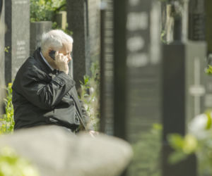 Kaczyński na cmentarzu. Pojechał uczcić mamę