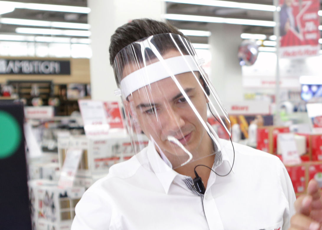 Koronawirus w Polsce: Zenek Martyniuk bez maseczki w Media Markt