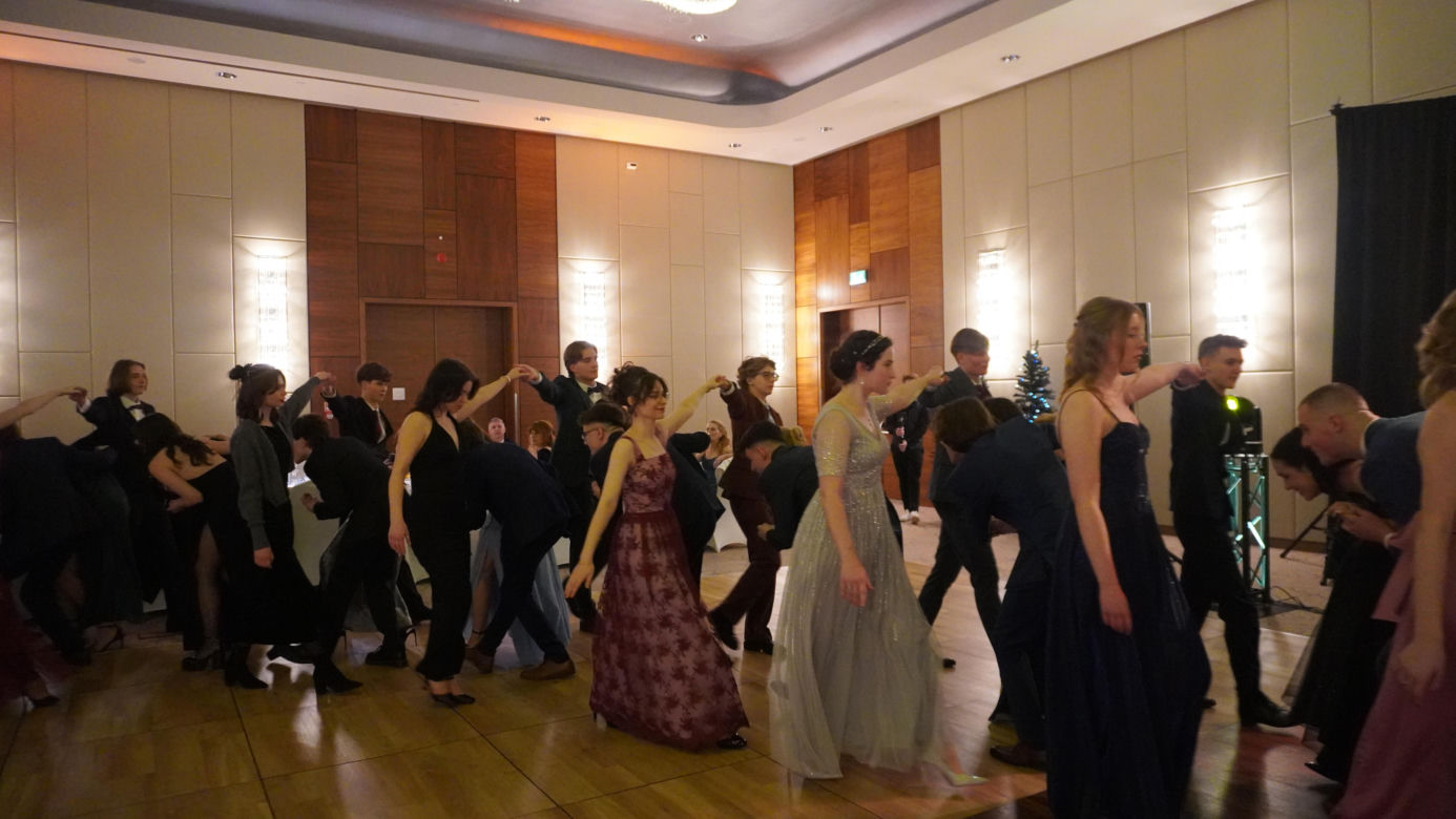 Studniówkowe szaleństwo. Bal przedmaturalny I LO im. Bartłomieja Nowodworskiego 