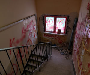 Zdemolował klatkę schodową na osiedlu Kalinowym