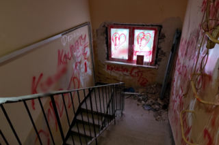 Zdemolował klatkę schodową na osiedlu Kalinowym