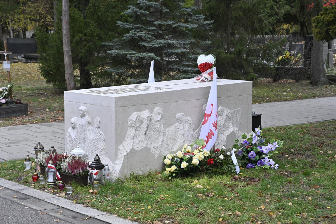 Grób Kornela Morawieckiego na  Powązkach Wojskowych
