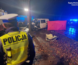 Bus nie miał szans z tramwajem. Zginął kierowca Volkswagena