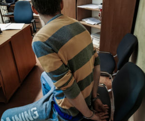 Zabrze. Zniszczył kościelny witraż i ukradł skarbonkę. Lepkie ręce miał od dawna [ZDJĘCIA]