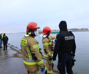 Świnoujście: Samochód wpadł do kanału portowego