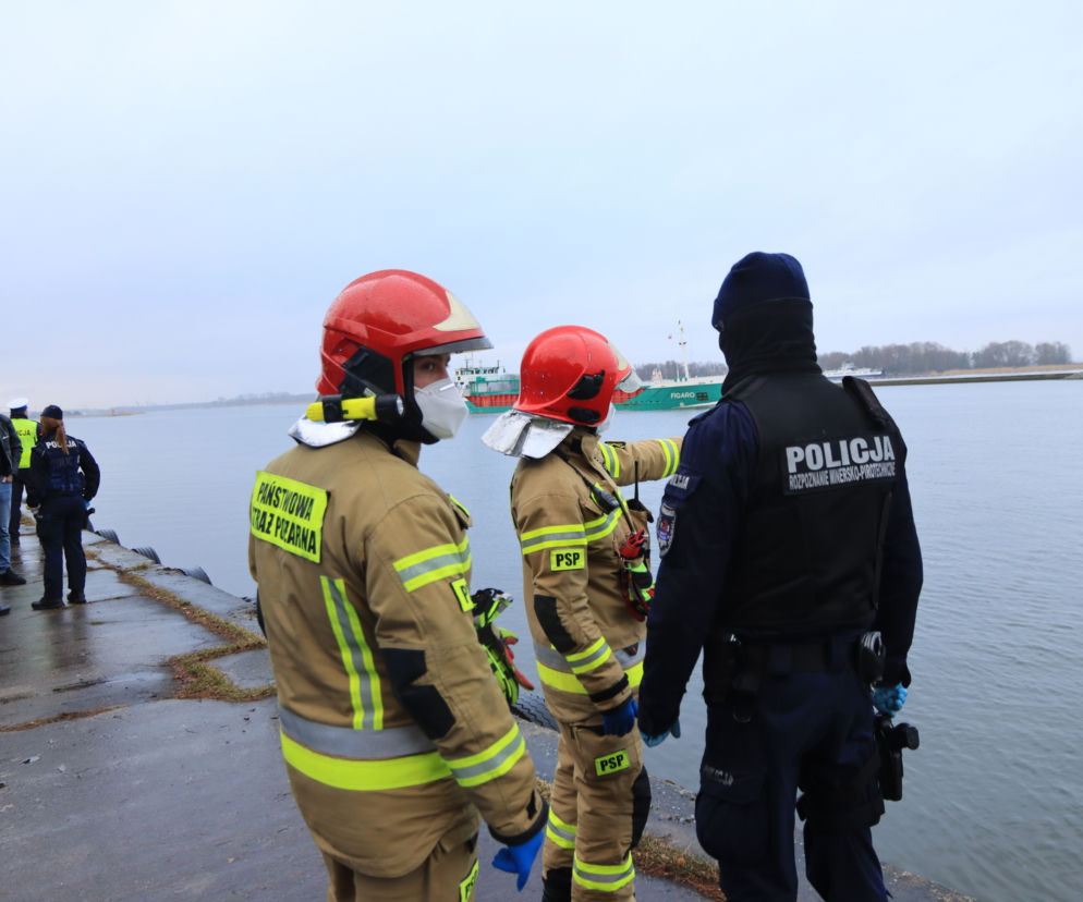 Świnoujście: Samochód wpadł do kanału portowego