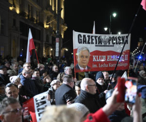 Rocznica katastrofy smoleńskiej. Tłumy ruszyły w Marszu Pamięci