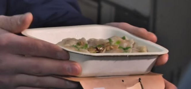 Pierogi i sajgonki z automatu - wynalazek z Wrocławia to spełnienie marzeń studentów 