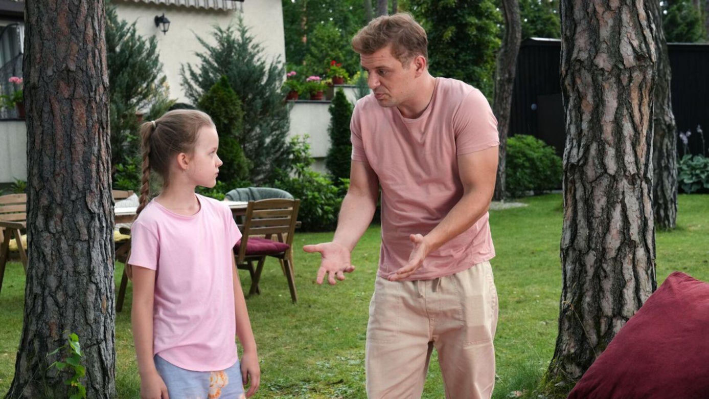 Barwy szczęścia odc. 3092. Marysia (Nina Szumowska), Hubert (Marek Molak)