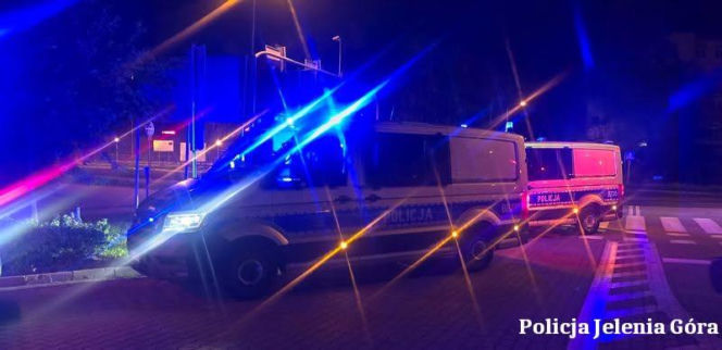 Podrzucili niewybuchy pod galerię w Jeleniej Górze. Policja zatrzymała 34-latka