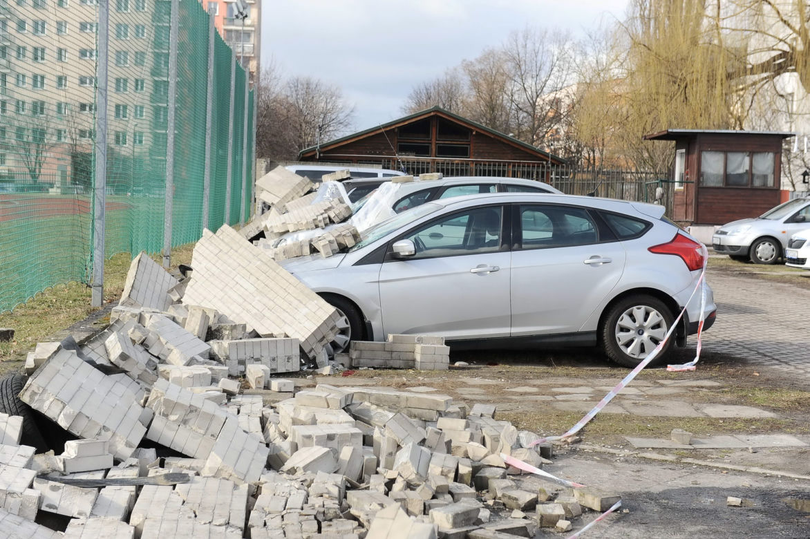 Wichura zniszczyła 21 aut