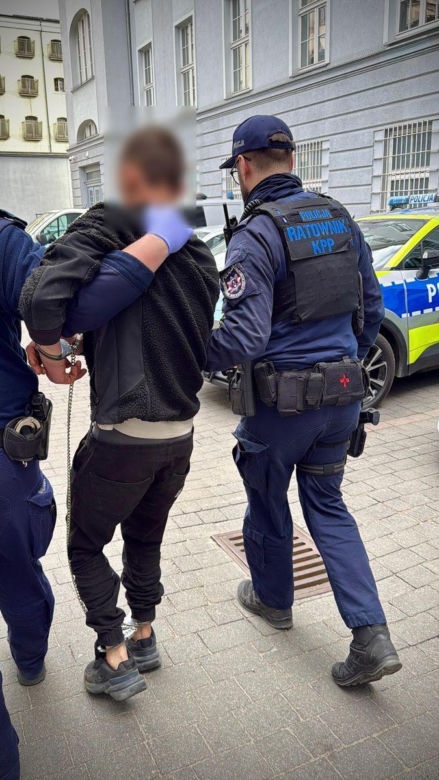Wpadli podczas odbierania pieniędzy od seniorów. Policja rozbiła grupę oszustów