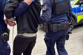 Wpadli podczas odbierania pieniędzy od seniorów. Policja rozbiła grupę oszustów