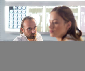 Lekarze 4 odcinek 6 Michał Karkoszka (Wojciech Mecwaldowski) Alicja (Magdalena Różczka)