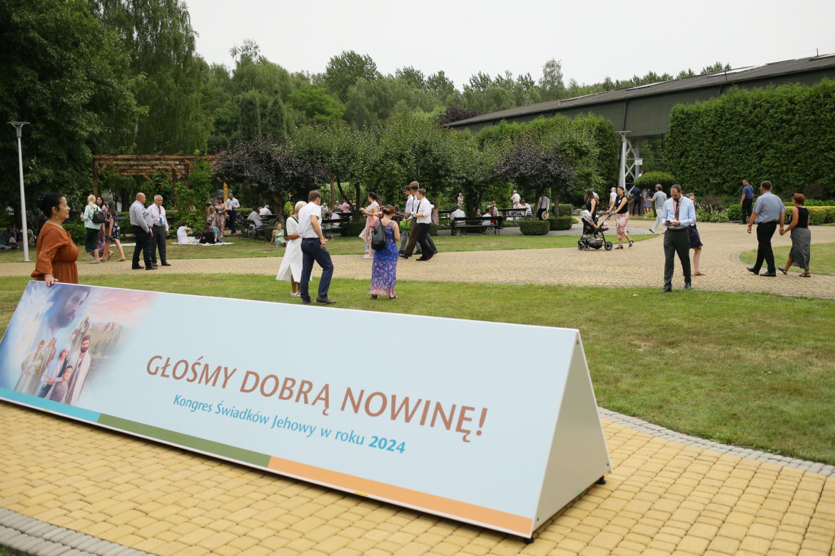 Kongres Świadków Jehowy 2024. W niedzielnych wydarzeniach wzięły udział tłumy