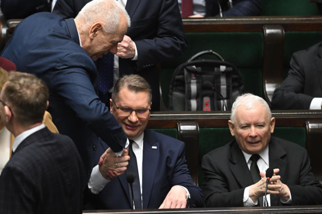 Sikroski bez hamulców do Macierewicza: Antek świrze!