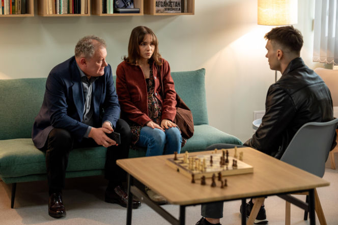 M jak miłość odc. 1922.  Tomek Kubicki (Chris Cugowski), Justyna (Marta Malinowska), jej ojciec  (Jan Wojtyński)