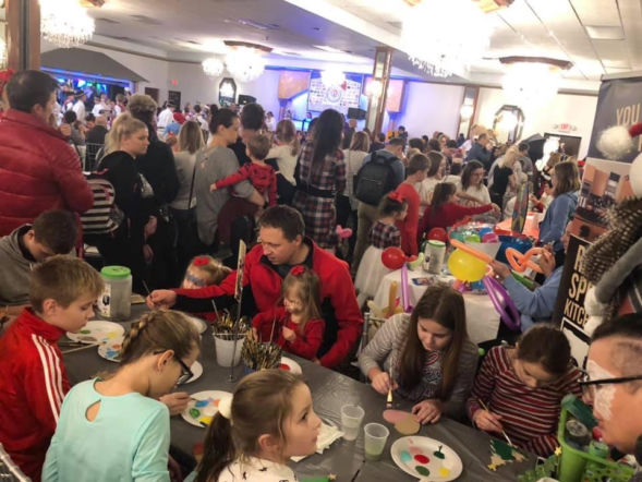 Magia polskich świąt w Chicago. Polonia zaprasza na kiermasze, festiwale i… rzucanie bitą śmietaną w anioła