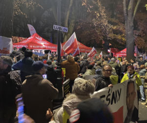 Interwencja policji przed Trybunałem Konstytucyjnym. Wiadomo, kto poprosił o pomoc