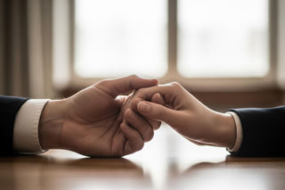 SOS dla suchych i szorstkich dłoni. Te 3 kosmetyki działają od pierwszej aplikacji