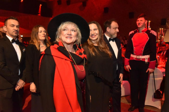 XIV Marszałkowski Bal Dobroczynny w CKK Jordanki. Zdjęcia ze środka. Efektowne kreacje VIP-ów