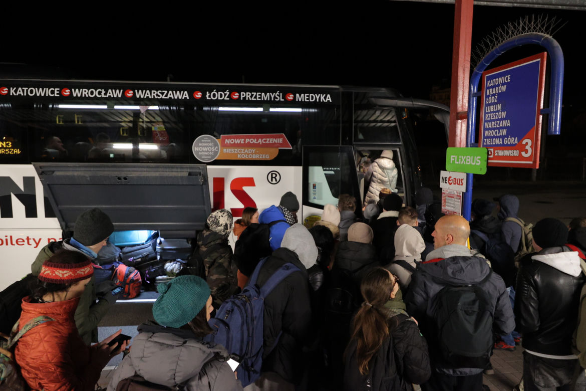 Pierwsza fala uchodźców na dworcu w Przemyślu