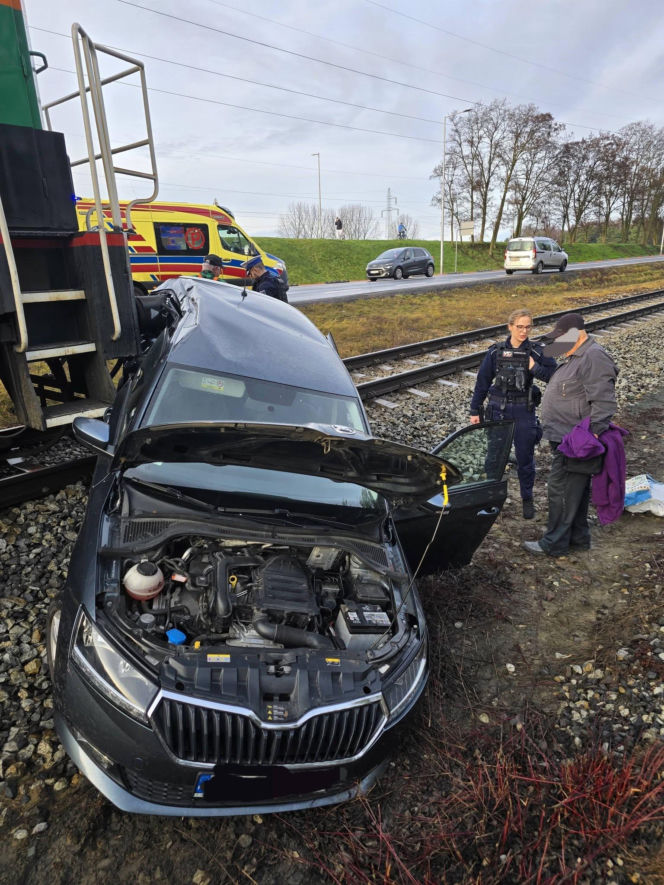 Polkowice. Wypadek na przejeździe kolejowym
