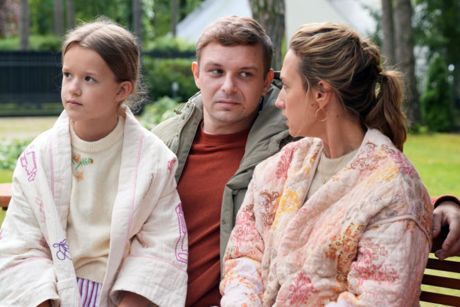 Barwy szczęścia odc. 3321. Marysia (Nina Szumowska), Hubert (Marek Molak), Asia Sokalska (Anna Gzyra-Augustynowicz)