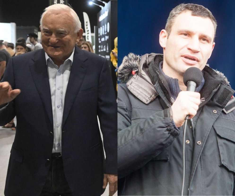 Leszek Miller i Witalij Kliczko mówiący do mikrofonu. O komentarzu byłego premiera przeczytasz na SE.