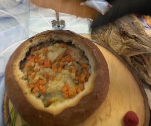 XX Dożynki Rybackie pod Lublinem. Goście ustawiali się w kolejce po rybne specjały