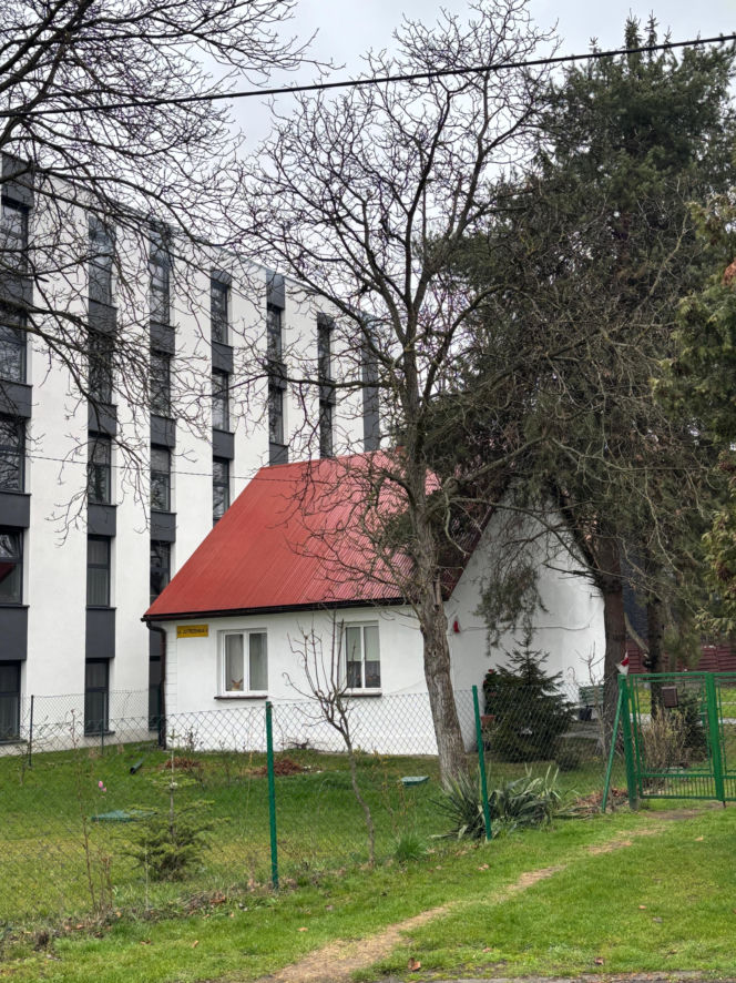 Dom przy ul. Jutrzenka 4 w Krakowie i sąsiedni akademik