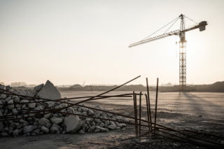 Gigantyczny pożar na budowie w Warszawie. Czy to tylko spalone marzenia dewelopera?