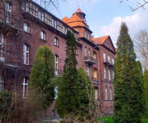 To miasto ma jeden z najstarszych rynków na Śląsku. Zachwyca zabytkowymi kamienicami i ratuszem