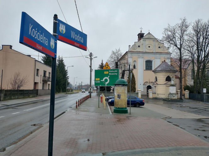 To jedno z najpiękniejszych miast województwa łódzkiego. Leży blisko słynnego Tomaszowa