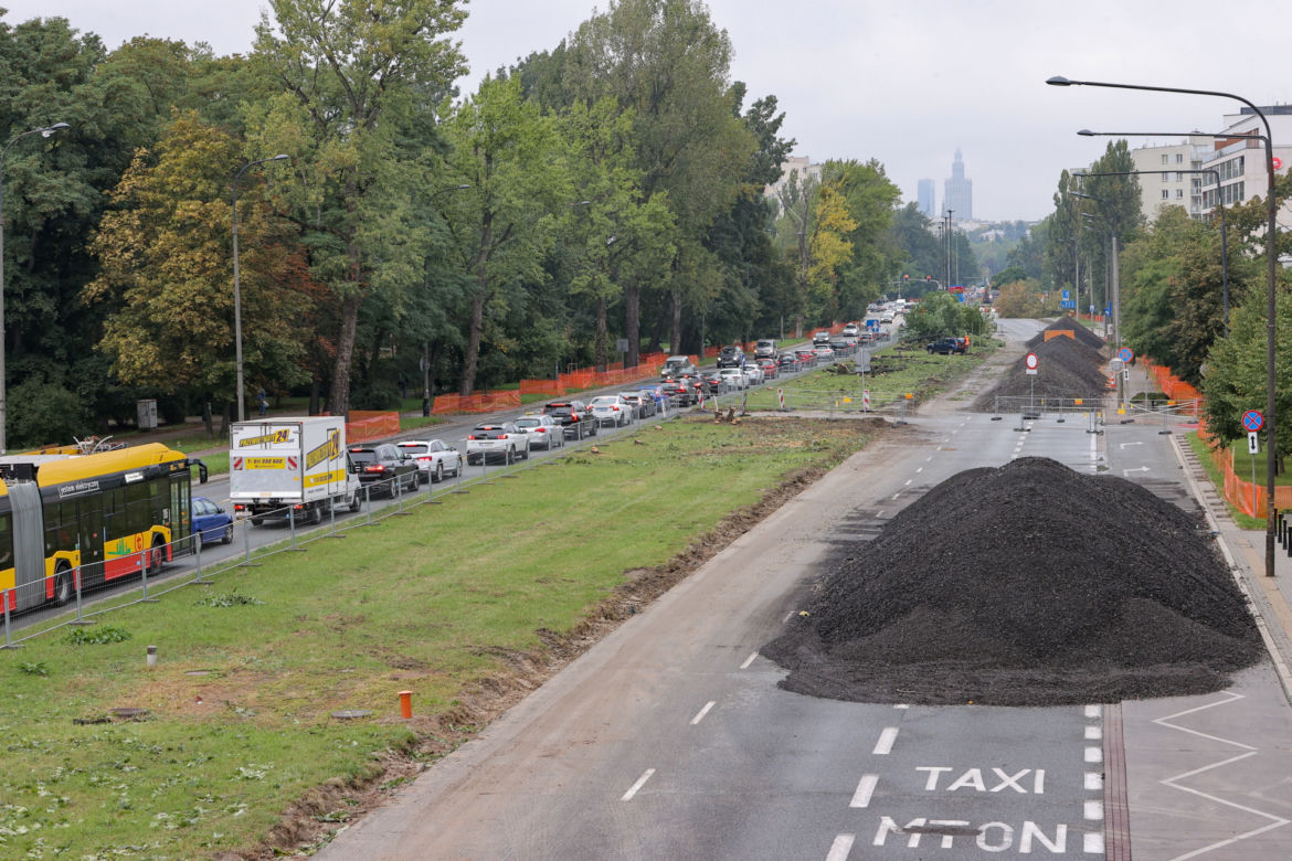 Kumulacja miejskich remontów. Tramwajarze paraliżują Warszawę 