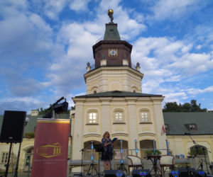 Spotkanie autorskie Artura Ziontka i koncert siedleckich artystów przy fontannie 18.08.2021