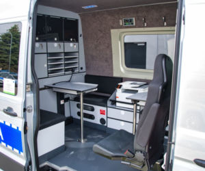 Policyjny Ambulans Pogotowia Ruchu Drogowego