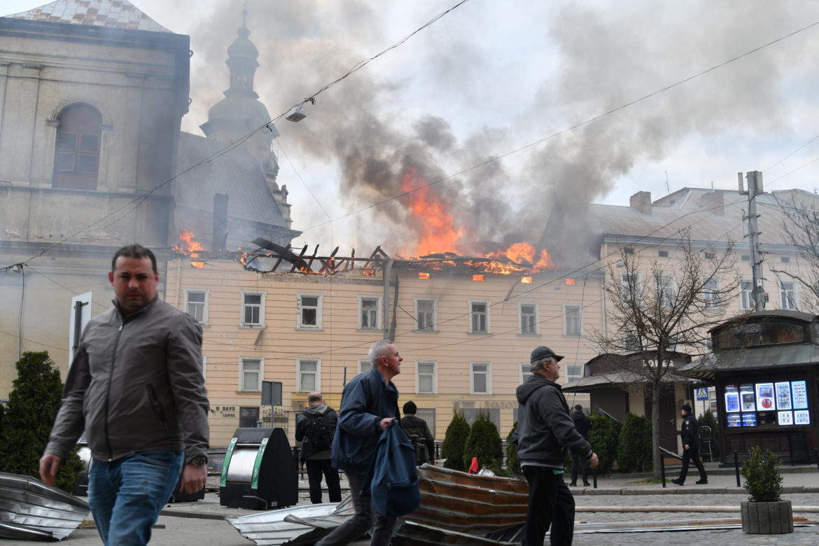 PILNE! Rosjanie zaatakowali pełne cywilów centrum Lwowa! Są nagrania