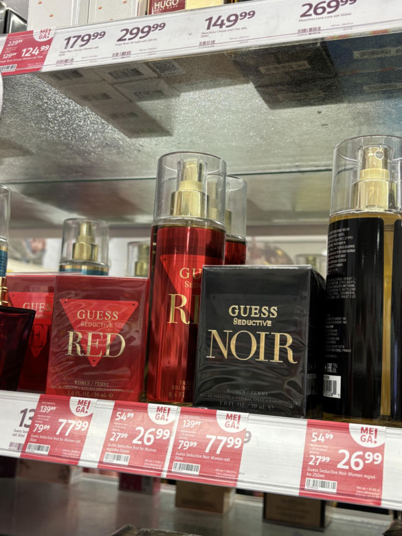 Wyprzedaż perfum w Rossmannie