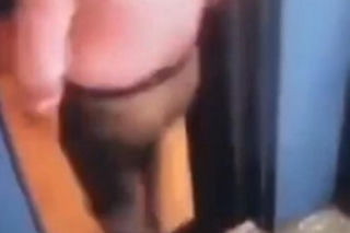 Wchodził do windy, ona ruszyła. Mrożące krew w żyłach wideo